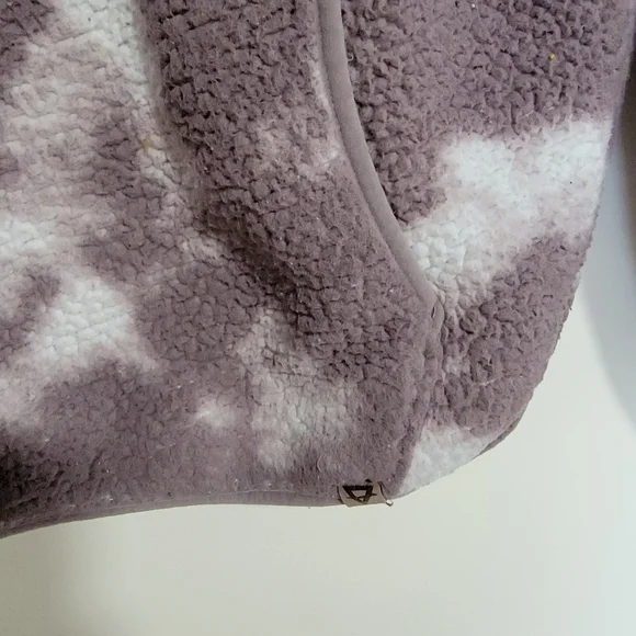 Liv Outdoor Purple & White Tie-Dyed Plush Sweatshirt Medium - Picture 2 of 4